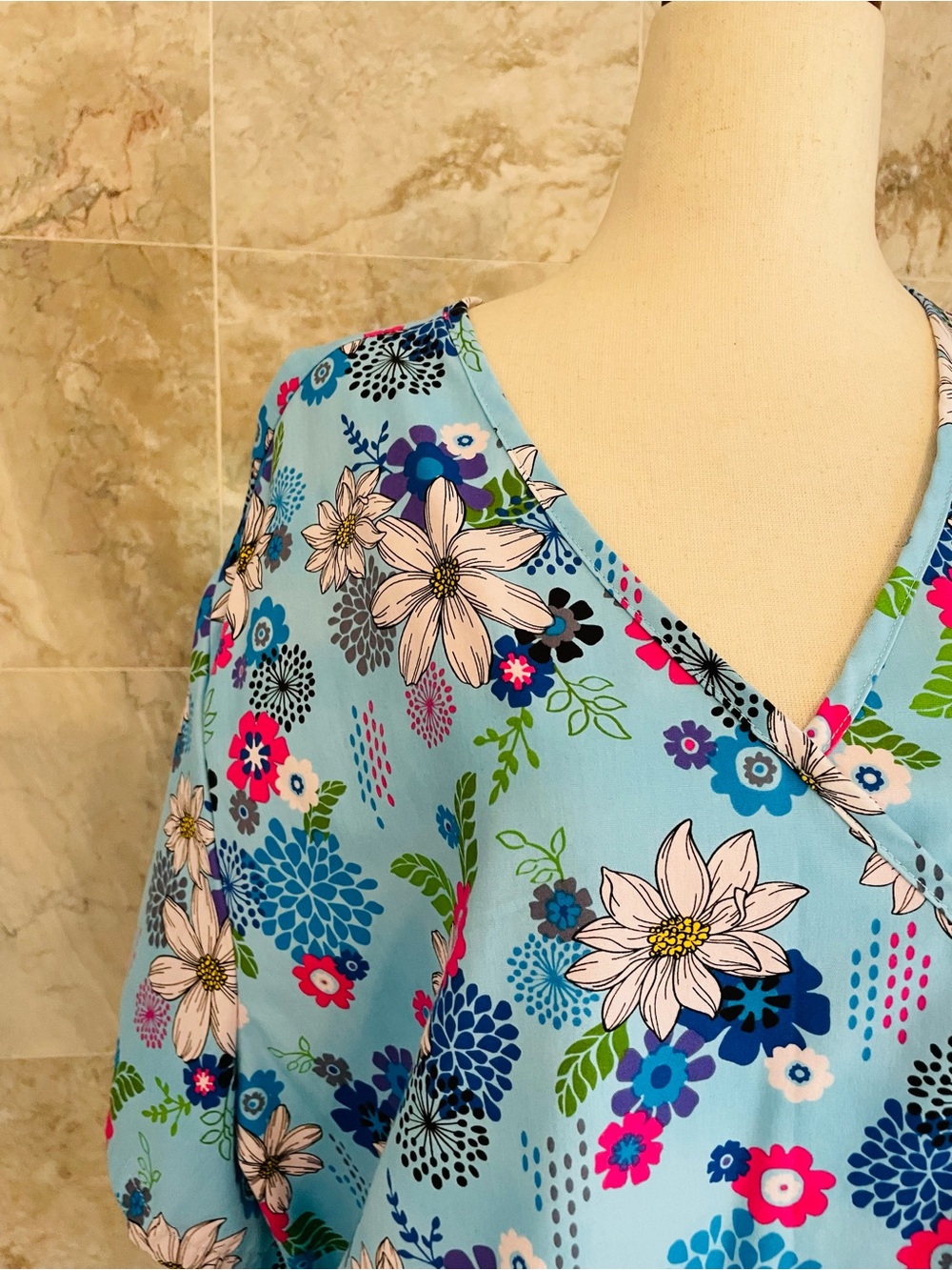 SB Scrubs Floral Short Sleeve Scrub Top - Picture 4 of 8